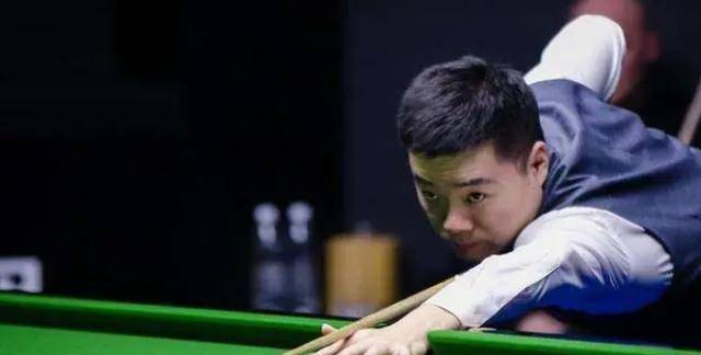 手并列领先 手并列领先