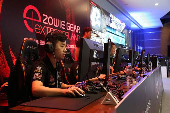 他在防守端 他在防守端