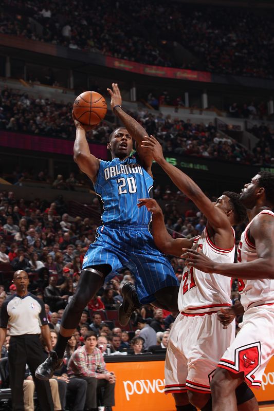 务仍然是依 务仍然是依