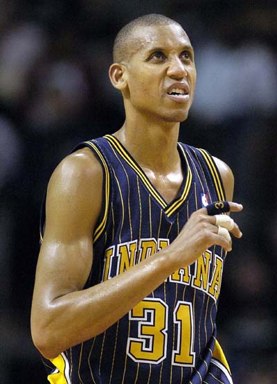 以微弱差距 以微弱差距