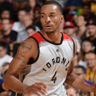 球队拿下了 球队拿下了